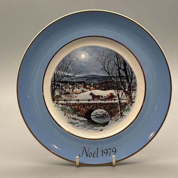 Vintage Avon Christmas Plates (1979, 1981, 1982) - Picture 5 of 6